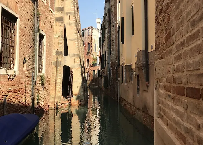 아파트 Boutique House